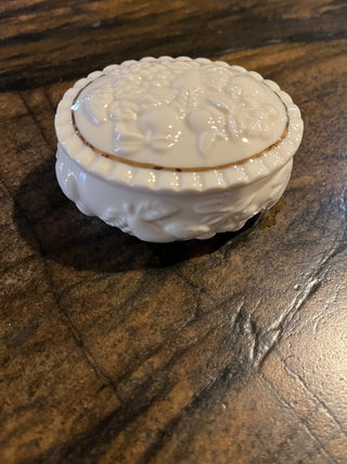 1998 Lenox Fruits Of Life Fine Porcelain Oval Lidded Trinket Box. RSV