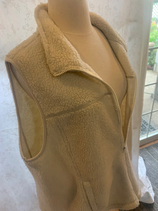 Cream zippered fleece vest w/pockets MTS|127596
