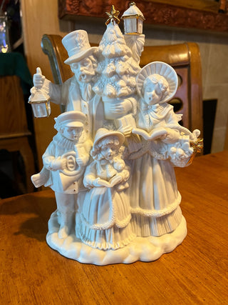 Porcelain Family Christmas Carolers Music Box. RSV|123812