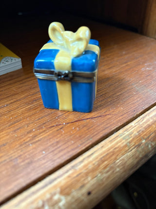 Vtg. Limoges Trinket Box - blue/yellow ribbon, signed on bottom 1.4"x1.4"