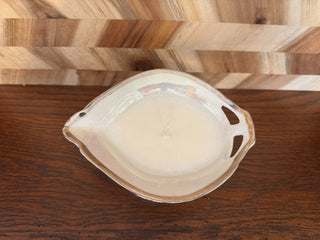 CANDLE IN PEARL WHITE LUSTER CREAMER SCENT TULIP FIELDS|107385