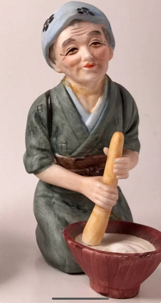 #62 VV Vintage Asian Elderly female Figurine Inarco E 1929 MTS|61009