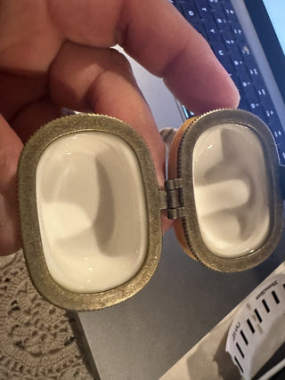 Trinket box with kitten in a yellow basket #62 VV MTS|84175