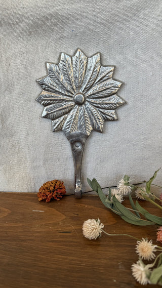 Metal Flower Hook (LZD - RSV)|126107