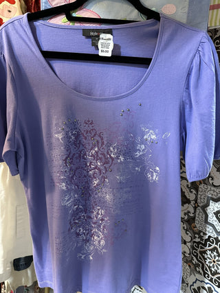 Lavender shirt with purple & White print. Size M, #SM