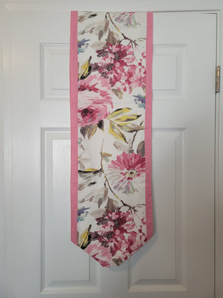 Table Runner 12" x 71' Pink Border White w/Pink Flowers RCD