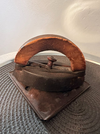 Flat Iron Antique MTS|78668