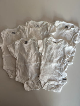 0M - Set of 5 Newborn Onesies - White Short Sleeve RSV|77226