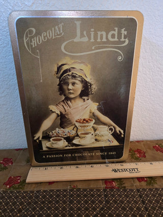 Vintage Lindt Swiss Premium Metal Tin w/Lid RCD|113091
