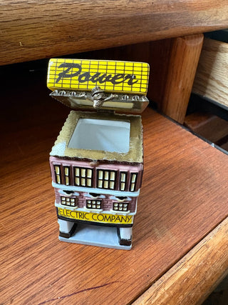 Monopoly Electric Co., hinged trinket box, porcelain, 1999, 3.25"
