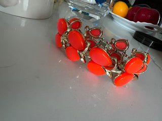 Coral thermoset &gold tone link bracelet|54137