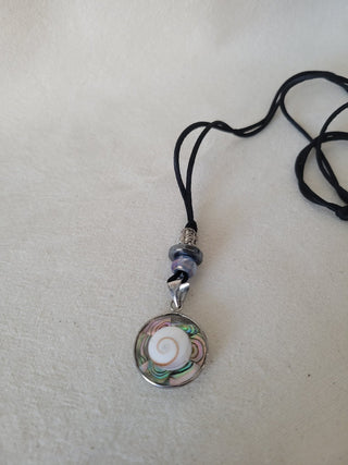 Vintage Hawaii Mother of Pearl Inlay Necklace RCD