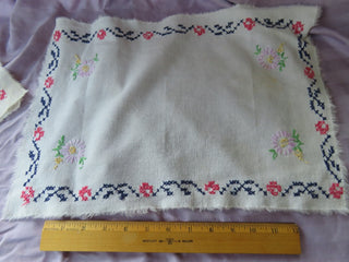 Embordered placemats & table runner set of 3 MTS|104566