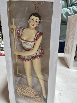 Vintage Pin Up Girl Ornament - LL -RCD|142480