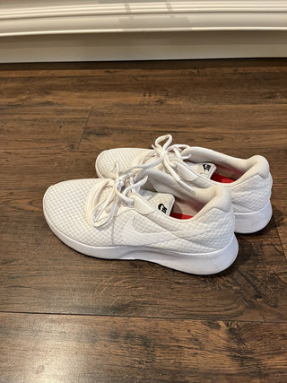 Women's All White Nike Shoes Size 8.5 RCD|117387