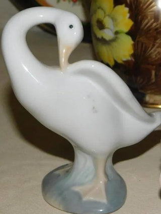 LLADRO PORCELAIN "PREENING GOOSE" "LITTLE DUCK"|95164