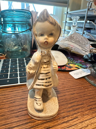 Vtg. figurine - Girl holding umbrella, ceramic, made in Japan 4"|61828