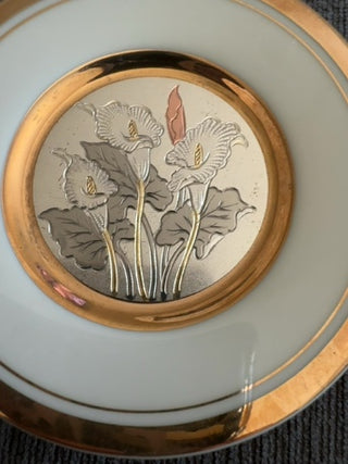 AJ - Calla Lily 24k Gold Rim Plate MTS