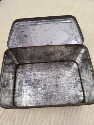 J.G. Dill's Best Cut Plug Tobacco Metal Hinged Tin RCD|86547