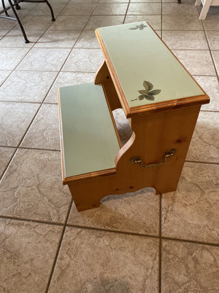 Vtg Solid maple embellished stepstool|115534
