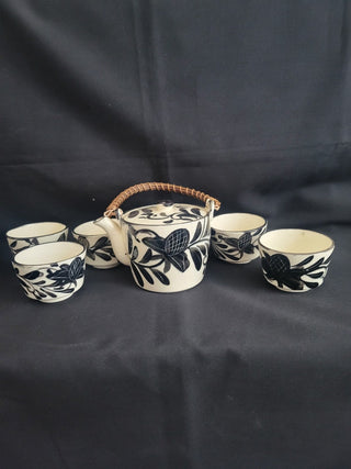 Vintage Tea Pot with Lid & 5 Cups - Black & Cream RCD
