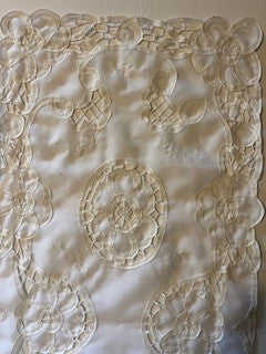 #2912 Floral Lace Table Runner