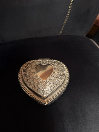 Vintage Engravable Silver-plated heart shape trinket or jewelry box #62 VV MTS