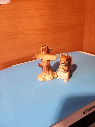 VNT japanese squirrel and tree stump, salt and pepper