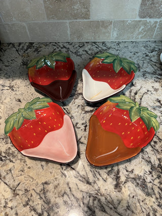 Set of 4 Chocolate Covered Strawberry Dessert Plates RCD|112676