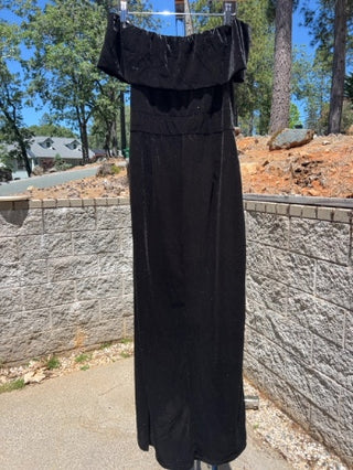 NWT Fashion Brand black velvet off-the-shoulder formal bridesmaid dress Size Large