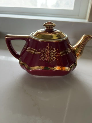 Vintage Baltimore Style Hall China Maroon 6 Cup Teapot