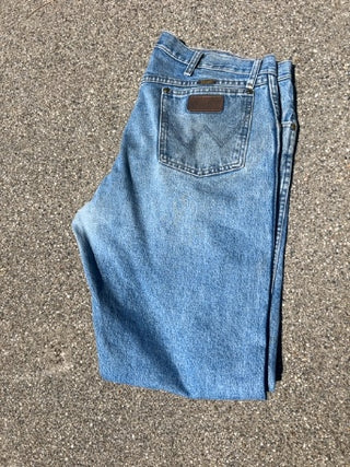 AS IS 47MWZSW Wrangler 38 x 30 Men's Premium Performance Cowboy Cut Jeans Stone Wash