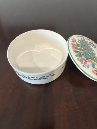 AJ - Christmas Scene Covered Bowl MTS|124776