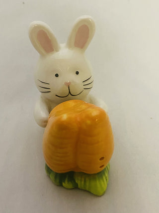 Salt & pepper shakers bunny and carrot RCD|49574