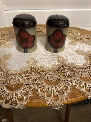 Vintage Pfaltzgraff Painted Poppies Salt and Pepper Shaker set of 2 - RCD