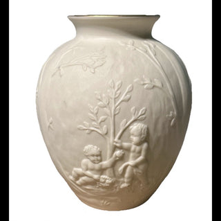 Lenox Heritage Collection Kate Sears Design Circa 1890. Cherub Embossed Vase USA #62 VV MTS|127789