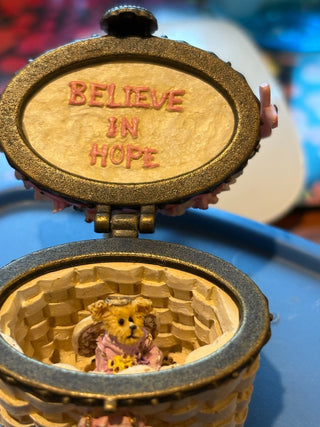 Boyds Bears hinged Horizon of Hope trinket box w/mini bear inside 2"