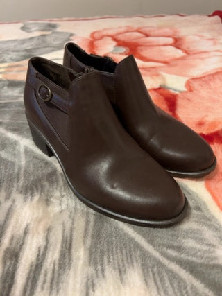 Womens White Mountain Cuisine Bootie Size 9