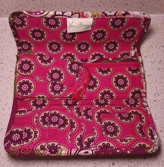 Vera Bradley Trifold Magnetic Clutch Wallet Very Berry Paisley #63 VV MTS