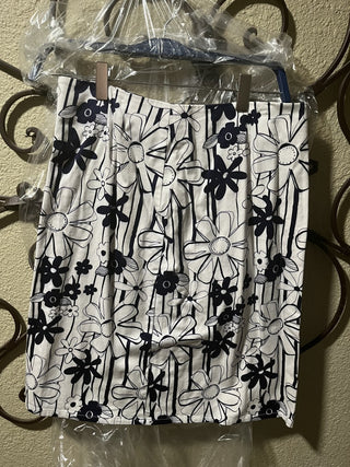 Women's Navy & White Floral Skirt Size 6 RCD