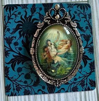 Vintage Style Brooch: The Siren's Call w/Silvertone Bezel  RCD|117036