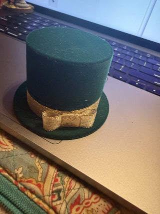 Green Saint Patty's Day 4 Leaf Clover dangling earirngs with vintage green top hat holder #62 VV MTS|158189