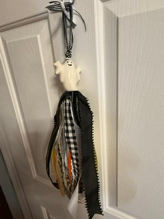 Ghost salt shaker tassel