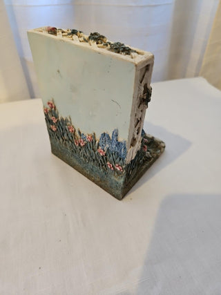 Ornate Cottage Garden Resin Bookend
