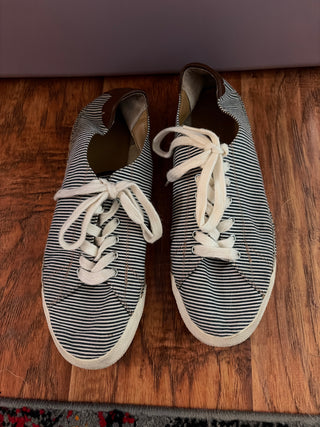 Striped sneaker