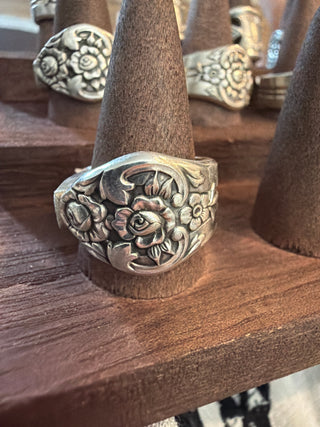 Vintage floral spoon ring size 7