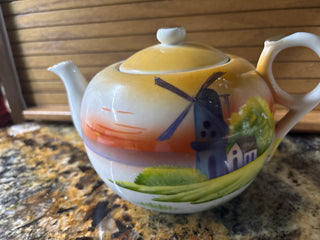 1920-1940 chikaramachi handpainted teapot  Japan