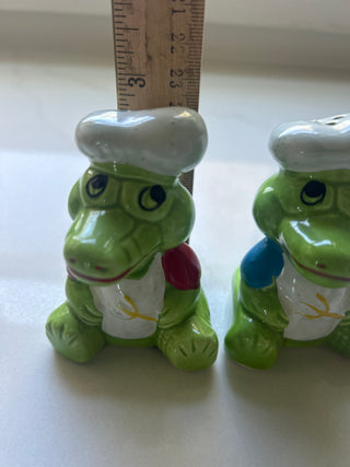 Alligators Crocodile CHEF Pitchfork Salt & Pepper Shakers