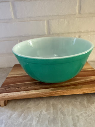Vintage Pyrex 403 primary Green