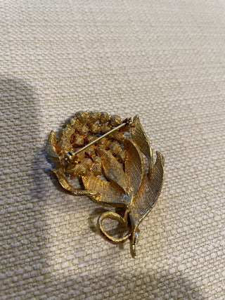 GOLD TONE AURORA BOREALIS CRYSTAL RHINESTONES FLORAL PIN BROOCH